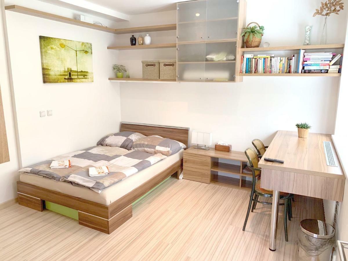 Krasny Apartman U Lesa, Trolejbus Do Centra A Bvv, Parkovani Zdarma Brünn Exterior foto