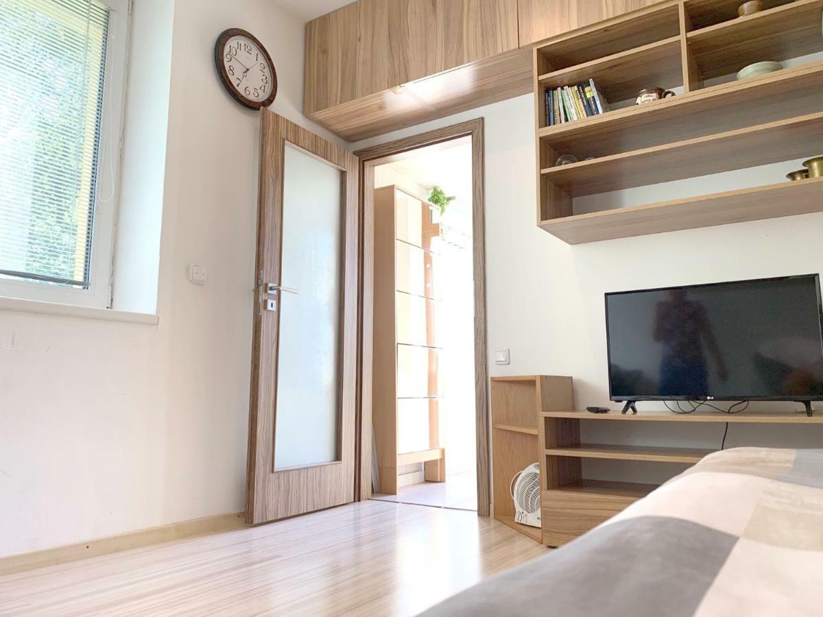 Krasny Apartman U Lesa, Trolejbus Do Centra A Bvv, Parkovani Zdarma Brünn Exterior foto