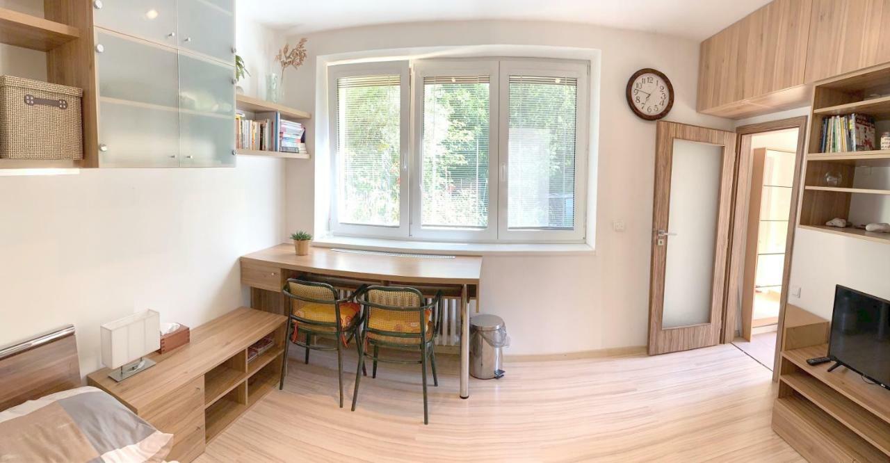 Krasny Apartman U Lesa, Trolejbus Do Centra A Bvv, Parkovani Zdarma Brünn Exterior foto